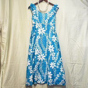 🍁Blue Sleevelss Muumuu with various White Flower Pattern. Size 3.